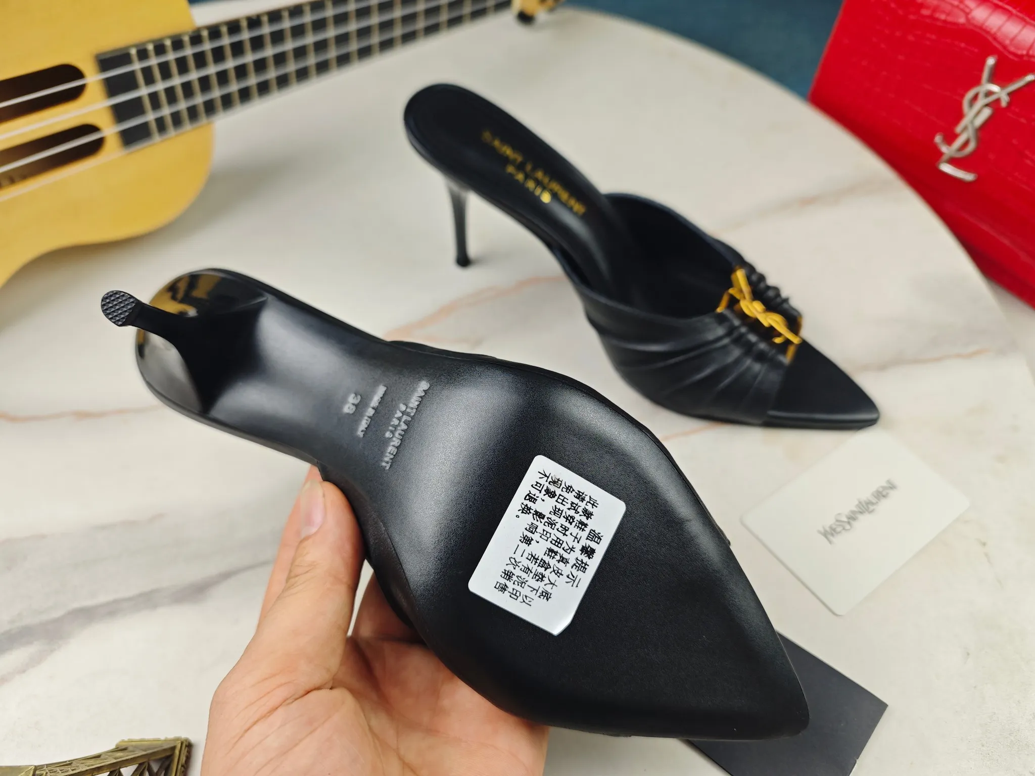 👟👟Ex-factory price 520👟👟 【Saint Laurent】Yves Saint Laurent, stiletto heel YSL sandals💃2024 early autumn counter synchronized with the latest styles, YSL, decoration👠 Classic and high-quality glamorous masterpieces, the hottest spring and summer series in the counter, with temperament, fashion, classic and attractive design style 😌The on-foot effect is particularly beautiful〰️, the material is imported from Italy, small black cow, imported black patent leather, lining, and foot pads; sheepskin, heel height, stiletto 9cm, size 35-41 (34.41.42 must be customized, non-returnable) outsole; imported genuine leather outsole, complete with counter packaging